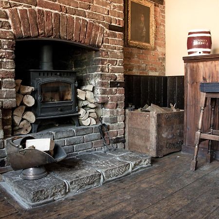 The Dove Inn Micheldever Esterno foto