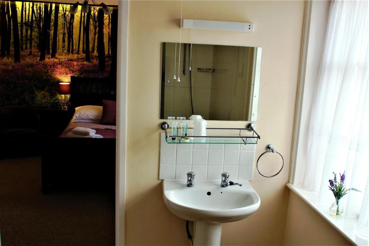 The Dove Inn Micheldever Esterno foto