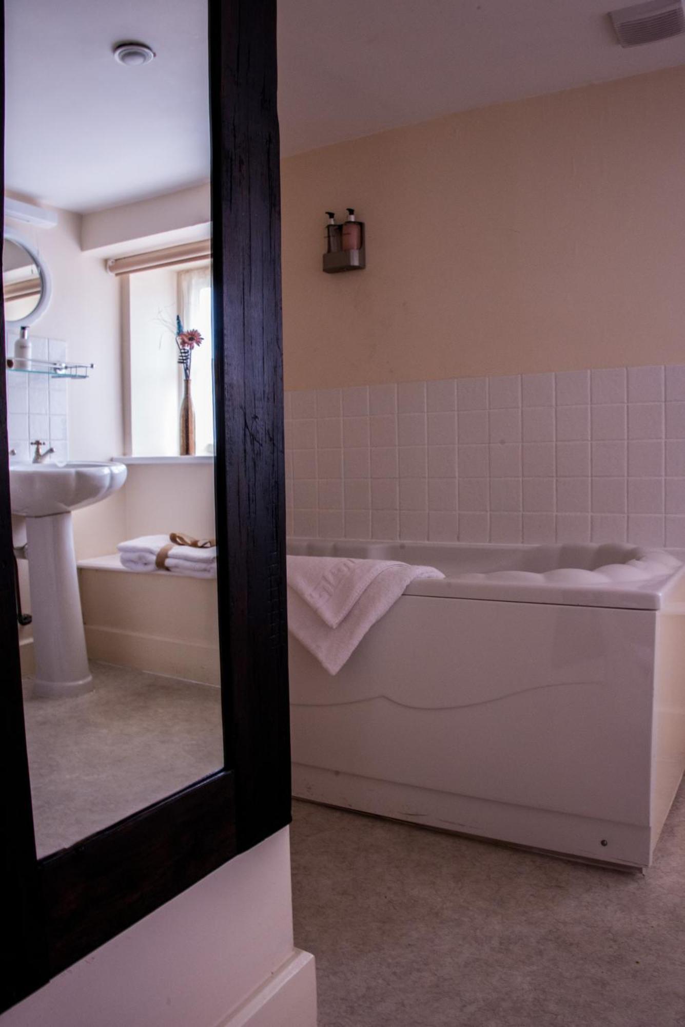 The Dove Inn Micheldever Esterno foto