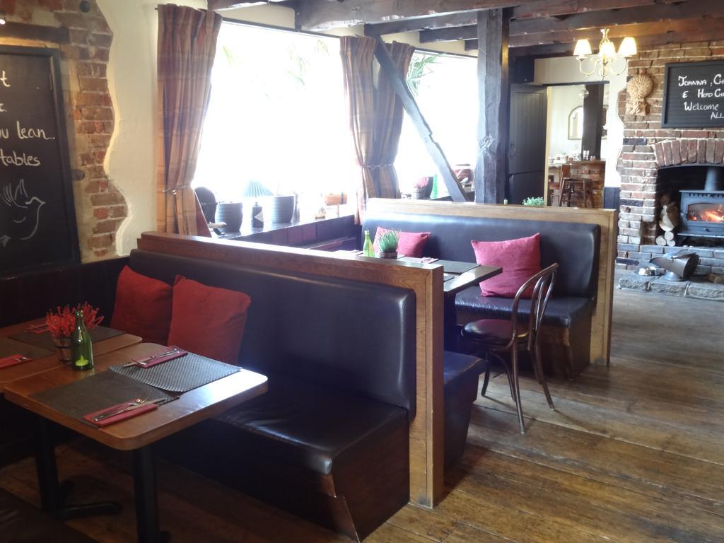 The Dove Inn Micheldever Esterno foto